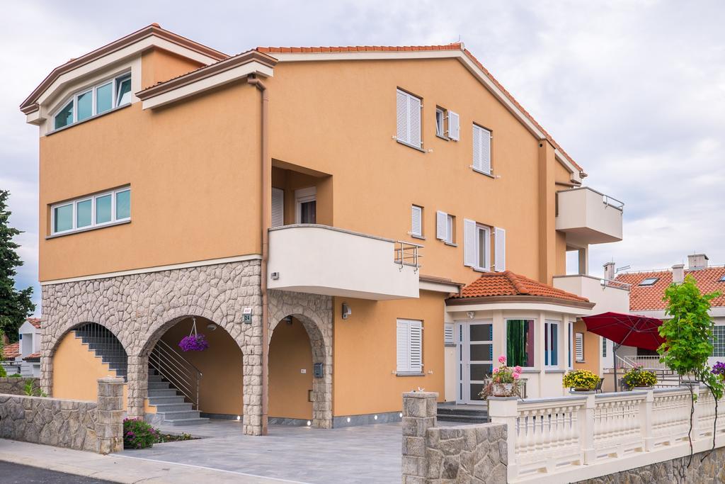 Vall Apartment *