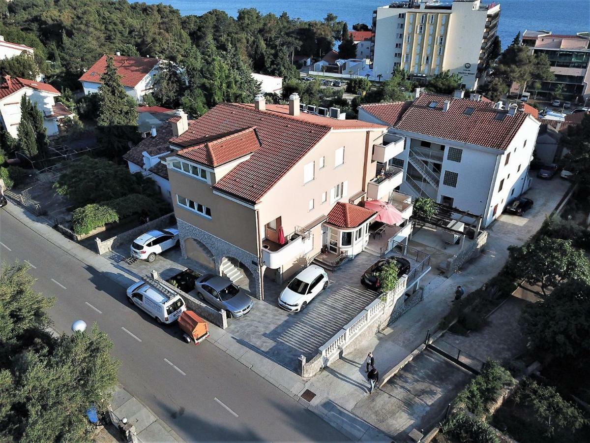 Vall Apartment *