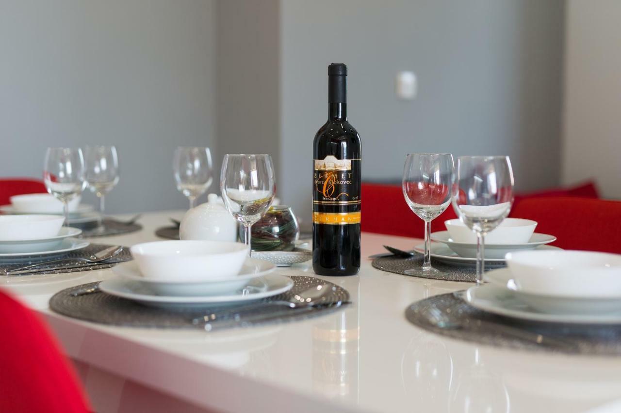 Vall Apartment *
